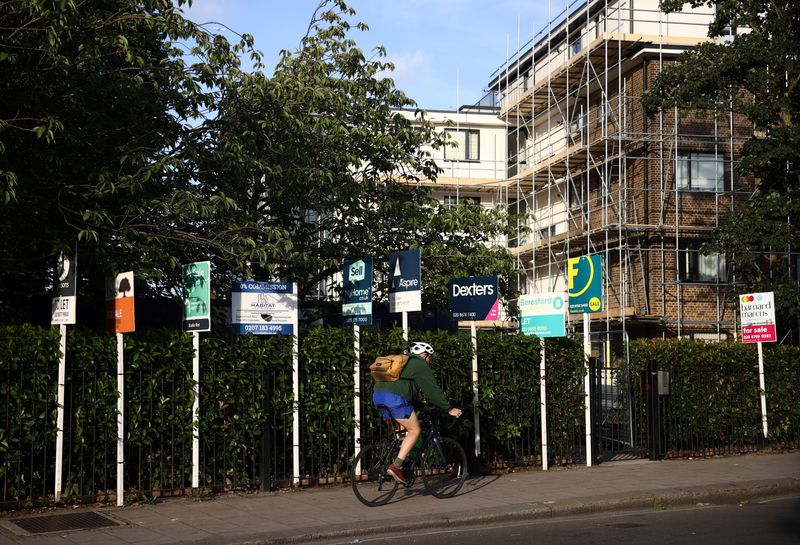 &copy; Reuters. Property estate agent sales and letting signs are seen attached to railings outside an apartment building in south London, Britain, September 23, 2021. REUTERS/Hannah McKay