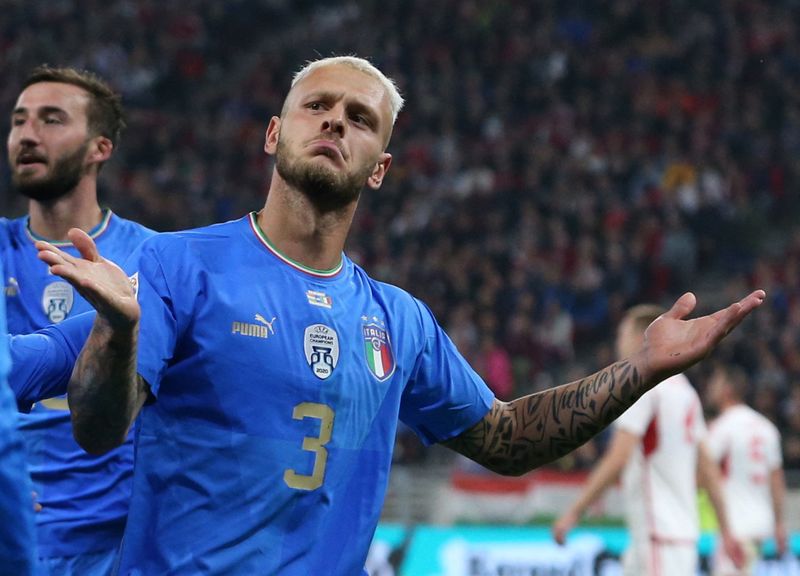 &copy; Reuters. ديماركو يحتفل بإحراز الهدف الثاني لإيطاليا في شباك المجر بدوري الأمم الأوروبية لكرة القدم يوم الاثنين. تصوير: برناديت تسابو - رويترز. 