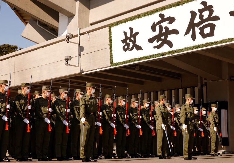 &copy; Reuters.  ９月２７日、 政府は午後に東京・千代田区の日本武道館で安倍晋三元首相の国葬を行う。写真は２６日に武道館で行われた国葬のリハーサルで撮影（２０２２年　ロイター/Kim Kyung-Hoon）