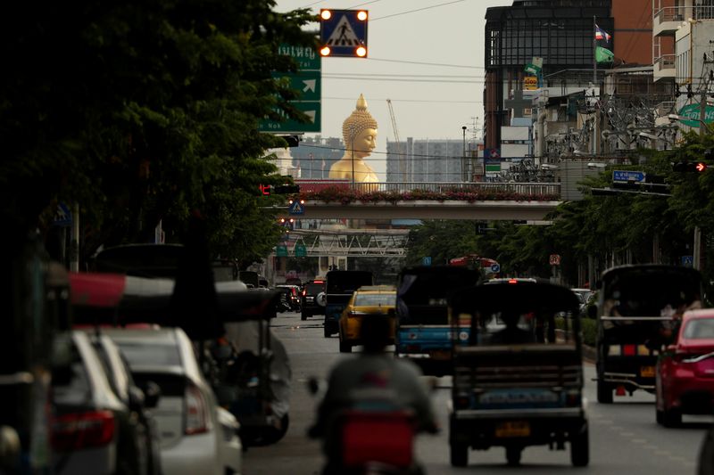 &copy; Reuters. 　９月２７日、世界銀行は２７日、今年のタイ国内総生産（ＧＤＰ）伸び率予想を６月の２．９％から３．１％に上方修正した。写真はタイのバンコクで昨年６月撮影（２０２２年　ロイタ