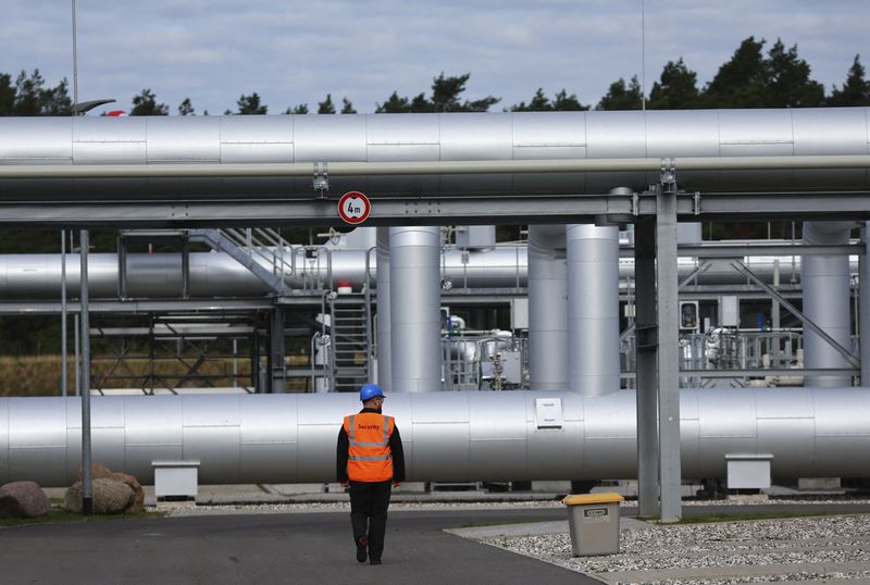 &copy; Reuters. FILE PHOTO: Security walks in front of the landfall facility of the Baltic Sea gas pipeline Nord Stream 2 in Lubmin, Germany, September 19, 2022. REUTERS/Fabrizio Bensch/File Photo