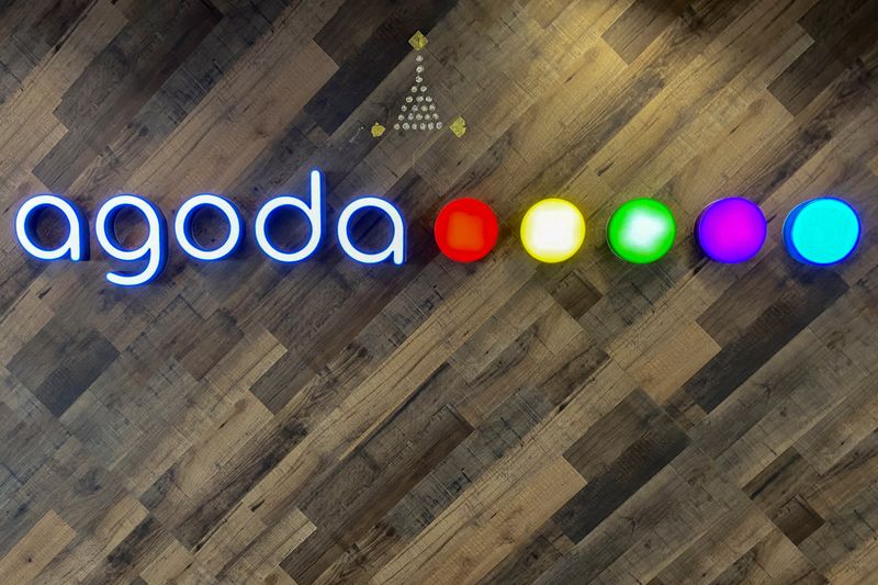 &copy; Reuters. FILE PHOTO: The logo of Agoda online travel agency is seen at their office in Bangkok, Thailand, October 5, 2020. REUTERS/Chayut Setboonsarng