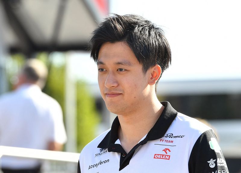 &copy; Reuters. السائق الصيني الأول والوحيد في بطولة العالم فورمولا 1 للسيارات غوانيو تشو قبل سباق في مونزا بإيطاليا يوم 11 سبتمبر أيلول 2022. تصوير: جنيفر لورن