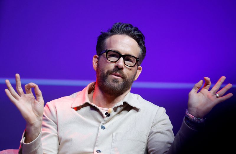 &copy; Reuters. FILE PHOTO: Actor Ryan Reynolds gestures as he speaks during a conference at the Cannes Lions International Festival of Creativity in Cannes, France, June 22, 2022.    REUTERS/Eric Gaillard