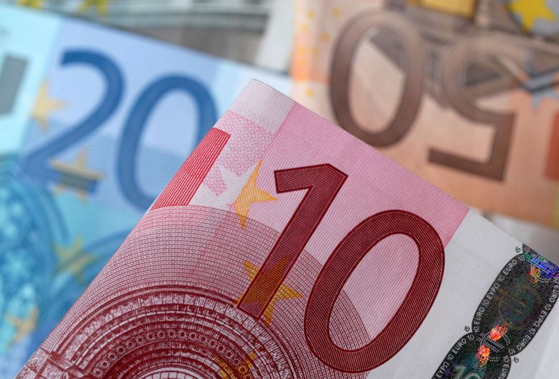 &copy; Reuters. FILE PHOTO: A picture illustration of euro banknotes, April 25, 2014.    REUTERS/Dado Ruvic/File Photo