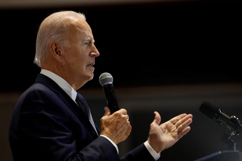 &copy; Reuters. FILE PHOTO: U.S. President Joe Biden delivers remarks at a Democratic National Committee event at the National Education Association headquarters in Washington, U.S., September 23, 2022. REUTERS/Evelyn Hockstein