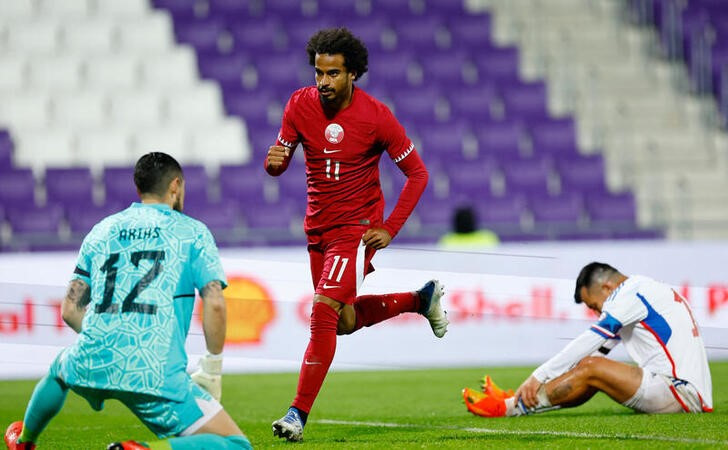 &copy; Reuters. Sep 27, 2022 
Foto del martes del futbolista de Qatar Akram Afif celebrando tras marcar ante Chile 
 REUTERS/Lisa Leutner