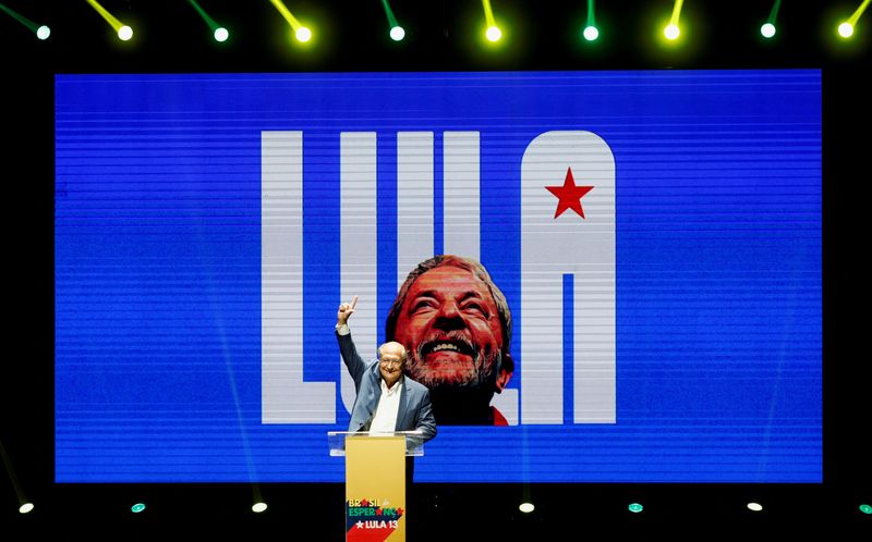 &copy; Reuters. Alckmin, candidato a vice de Lula, discursa em São Paulo
26/09/2-22 
Amanda Perobelli/Reuters 