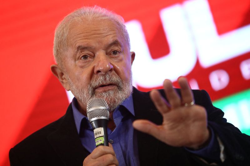 &copy; Reuters. Brazil’s former president and current presidential candidate Luiz Inacio Lula da Silva speaks during a meeting with sports representatives in Sao Paulo, Brazil, September 27, 2022. REUTERS/Carla Carniel