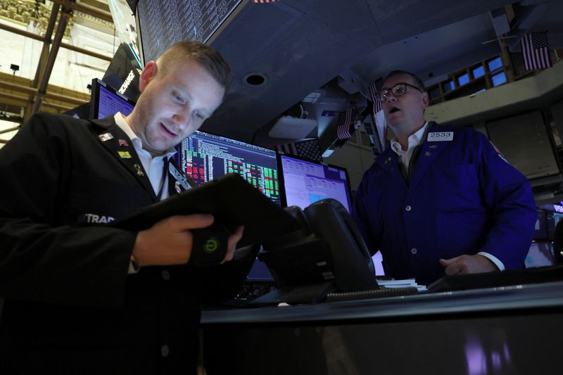 Dow, S&P 500 cling to gains on lower yields, Apple slides