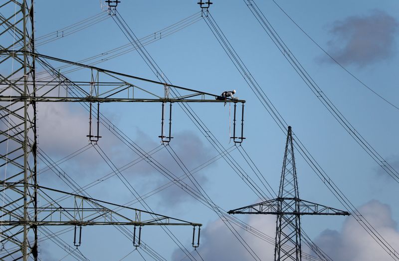 Governo amplia acesso ao mercado livre de energia a mais 100 mil consumidores Por Reuters