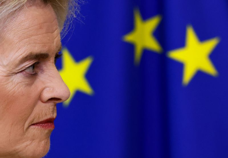 &copy; Reuters. La présidente de la Commission européenne, Ursula von der Leyen, s'adresse aux médias à Bruxelles. /Photo prise le 28 septembre 2022/REUTERS/Yves Herman
