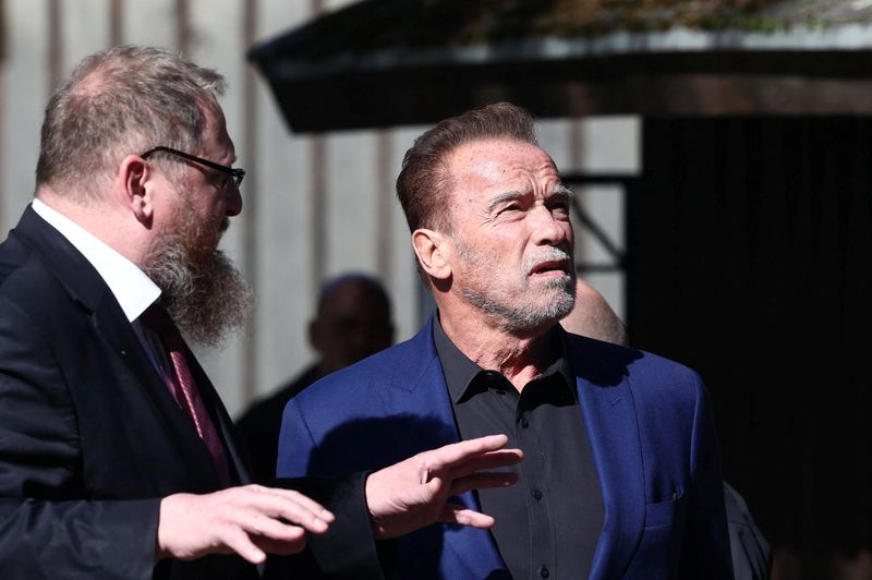 &copy; Reuters. Actor y exgobernador de California Arnold Schwarzenegger visita a campo de concentración nazi Auschwitz-Birkenau, Polonia, 28 de septiembre del  2022. Jakub Porzycki/Agencja Gazeta via REUTERS 