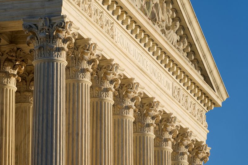 &copy; Reuters. FILE PHOTO: The U.S. Supreme Court stands in Washington, U.S., February 6, 2022. REUTERS/Joshua Roberts/File Photo