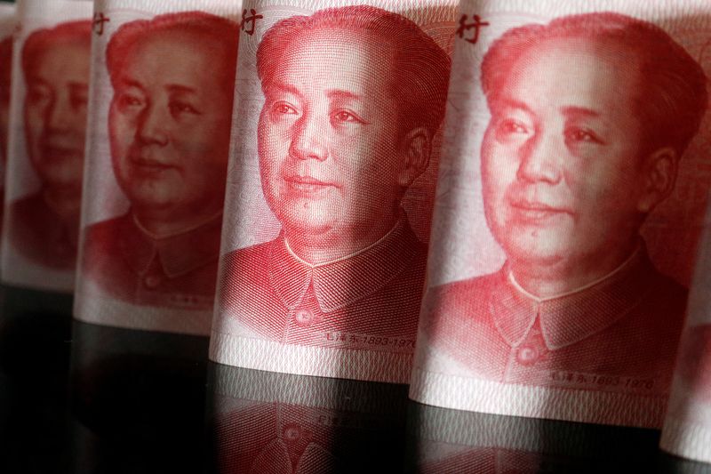 © Reuters. FILE PHOTO: Chinese yuan banknotes are seen in this illustration picture taken April 25, 2022. REUTERS/Florence Lo/Illustration/