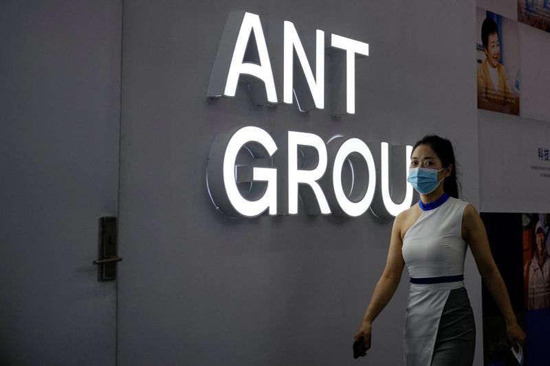 الصين تسجل 799 إصابة جديدة بفيروس كورونا