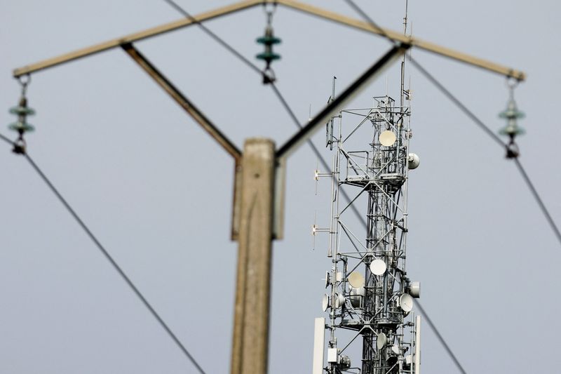 Europa si prepara a blackout delle reti mobili - fonti