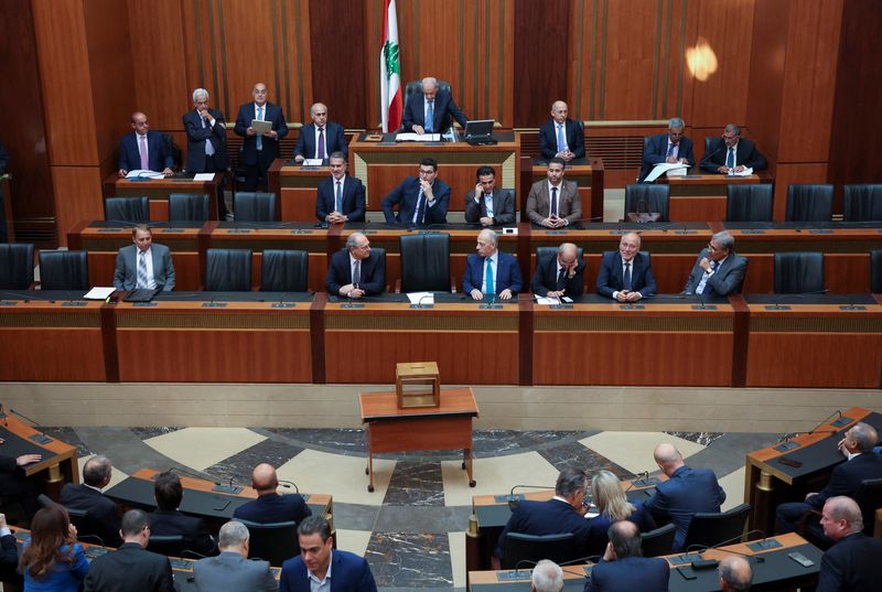 &copy; Reuters. Le président du Parlement libanais, Nabih Berri, dirige la première session d'élection d'un nouveau président de la République au bâtiment du Parlement à Beyrouth, au Liban. /Photo prise le 29 septembre 2022/REUTERS/Mohamed Azakir