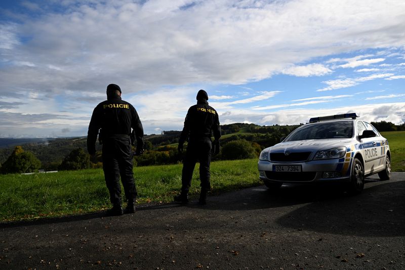 &copy; Reuters. Police officers patrol the Czech-Slovak green border near Stary Hrozenkov, as part of the security measures put in place after the numbers of migrants travelling to Germany increased, Czech Republic, September 29, 2022. REUTERS/Radovan Stoklasa