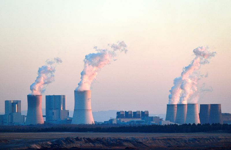 &copy; Reuters. FILE PHOTO: The opencast lignite mine Nochten and the coal-fired power Boxberg Power Station, operated by Lausitz Energie Bergbau AG (LEAG) company, is pictured in Nochten, Germany, March 22, 2022. Picture taken March 22. REUTERS/Matthias Rietschel/File P