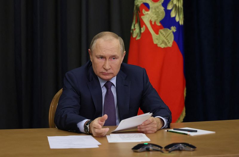 &copy; Reuters. Il presidente russo Vladimir Putin presiede una riunione sui temi dell'agricoltura in collegamento video a Sochi, Russia, 27 settembre 2022. Sputnik/Gavriil Grigorov/Pool via REUTERS