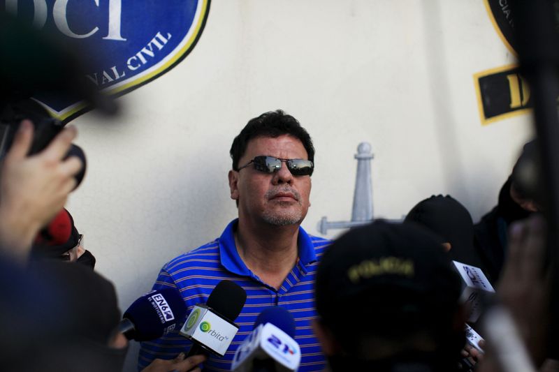 &copy; Reuters. رينالدو فاسكيز الرئيس السابق للاتحاد السلفادوري لكرة القدم في صورة من أرشيف رويترز.