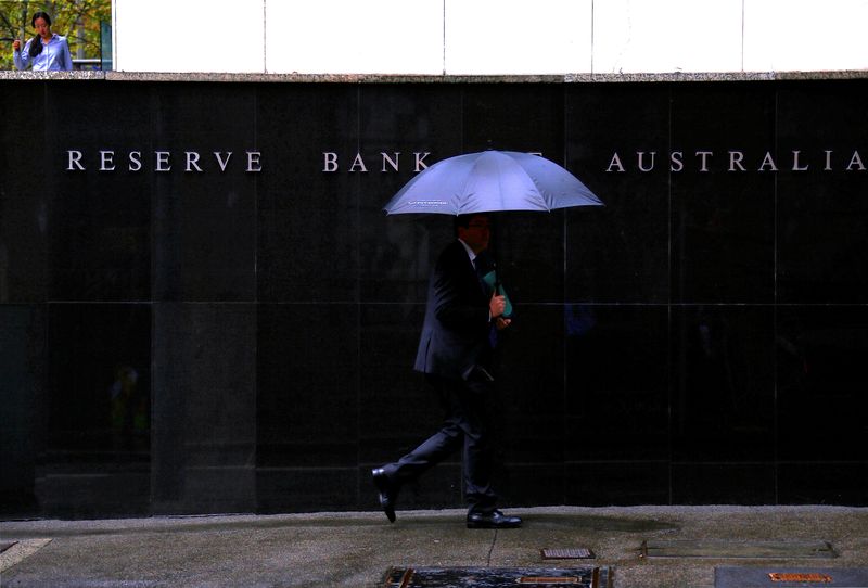 &copy; Reuters. FILE PHOTO: Pedestrians walk past the Reserve Bank of Australia building in central Sydney, Australia, March 7, 2017.     REUTERS/David Gray/File Photo