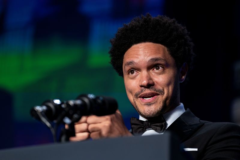 &copy; Reuters. FILE PHOTO: Trevor Noah, the host of Comedy Central's "The Daily Show", speaks during the annual White House Correspondents Association Dinner in Washington, U.S., April 30, 2022. REUTERS/Al Drago/File Photo