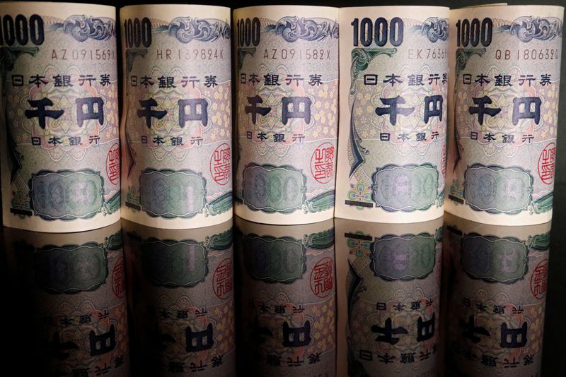 &copy; Reuters. FOTO DE ARCHIVO: Billetes de yenes japoneses en una ilustración tomada el 23 de septiembre de, 2022. REUTERS/Florence Lo/Illustration/File Photo