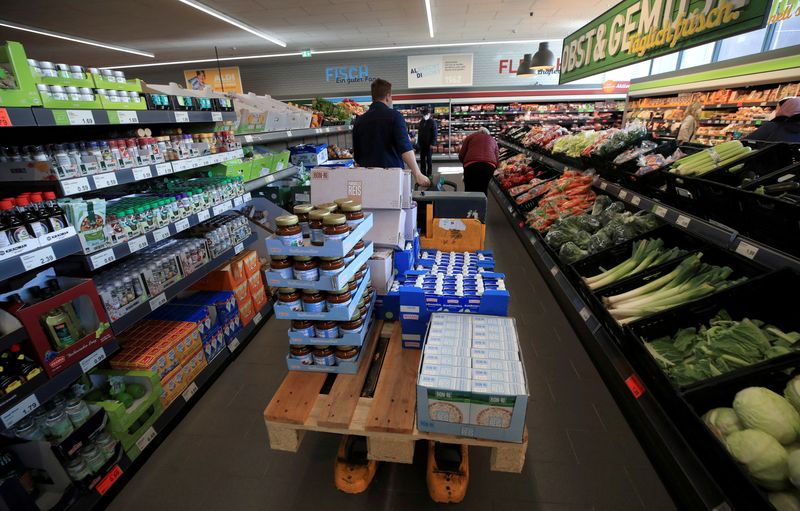 &copy; Reuters. FILE PHOTO: An employee of German food discounter ALDI Nord in Essen Germany, March 5, 2021. REUTERS/Wolfgang Rattay//File Photo