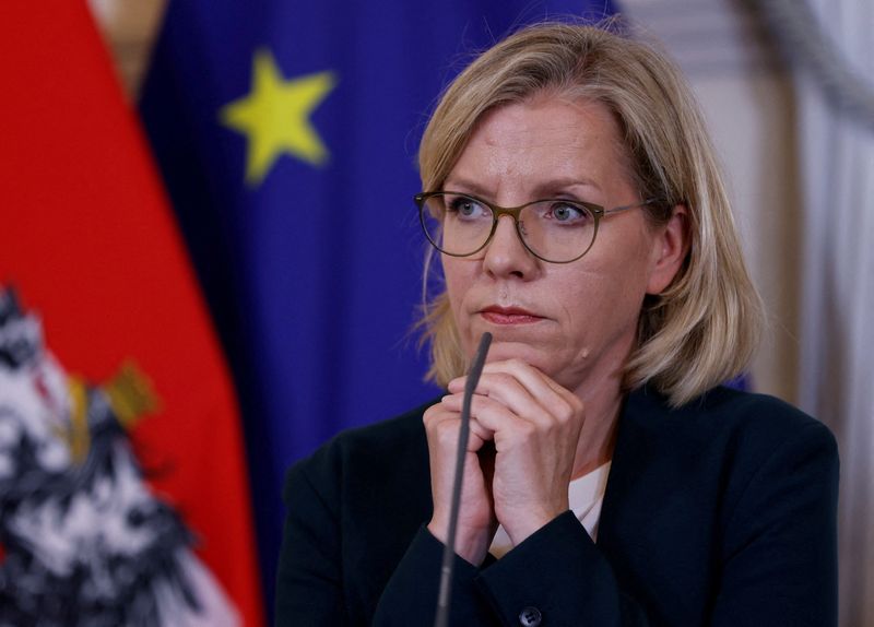 &copy; Reuters. FILE PHOTO: Austrian Energy Minister Leonore Gewessler attends a news conference in Vienna, Austria, August 31, 2022. REUTERS/Leonhard Foeger/File Photo