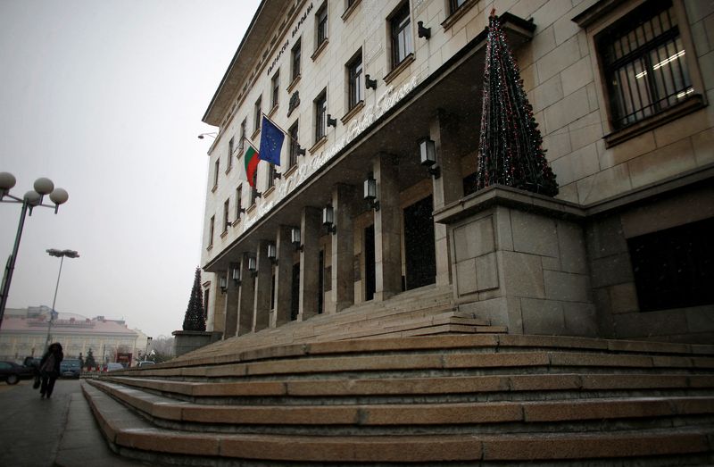 &copy; Reuters. FILE PHOTO: A woman walks in front of the Bulgarian National Bank building in central Sofia December 8, 2011.    REUTERS/Stoyan Nenov/File Photo