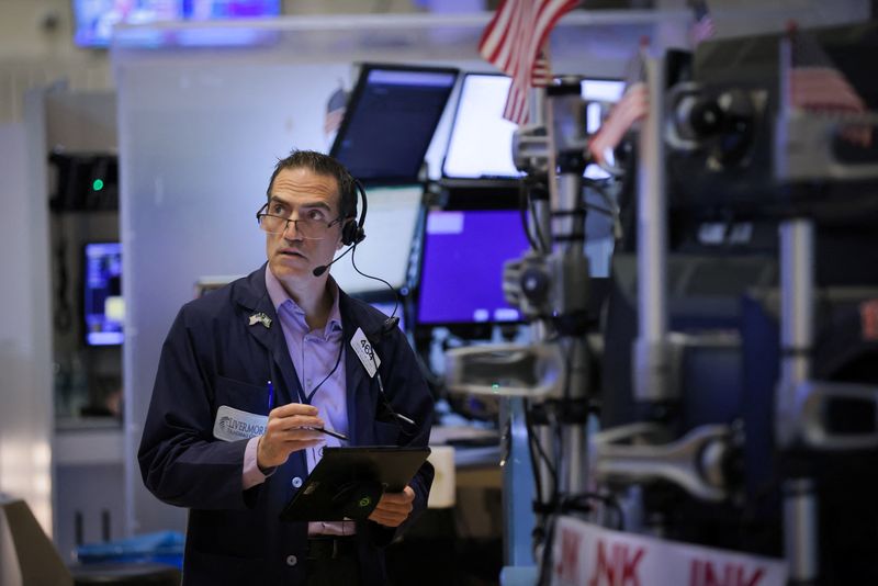 &copy; Reuters. A trader works on the trading floor at the New York Stock Exchange (NYSE) in Manhattan, New York City, U.S., August 3, 2022. REUTERS/Andrew Kelly