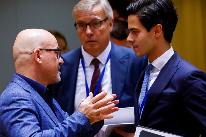 &copy; Reuters. Roberto Cingolani, Minister of Ecological Transition of Italy and Rob Jetten, Minister for Climate and Energy Policy of the Netherlands attend a European Union Energy Ministers meeting on high energy prices, in Brussels, Belgium September 30, 2022. REUTER
