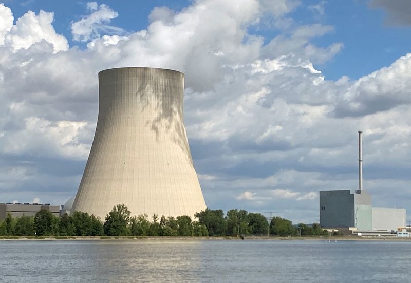 &copy; Reuters. FILE PHOTO: Clouds are seen over the cooling tower of the nuclear power plant Isar 2 by the river Isar amid the energy crisis caused by Russia's invasion of Ukraine, in Eschenbach near Landshut, Germany, August 1, 2022. REUTERS/Ayhan Uyanik/File Photo