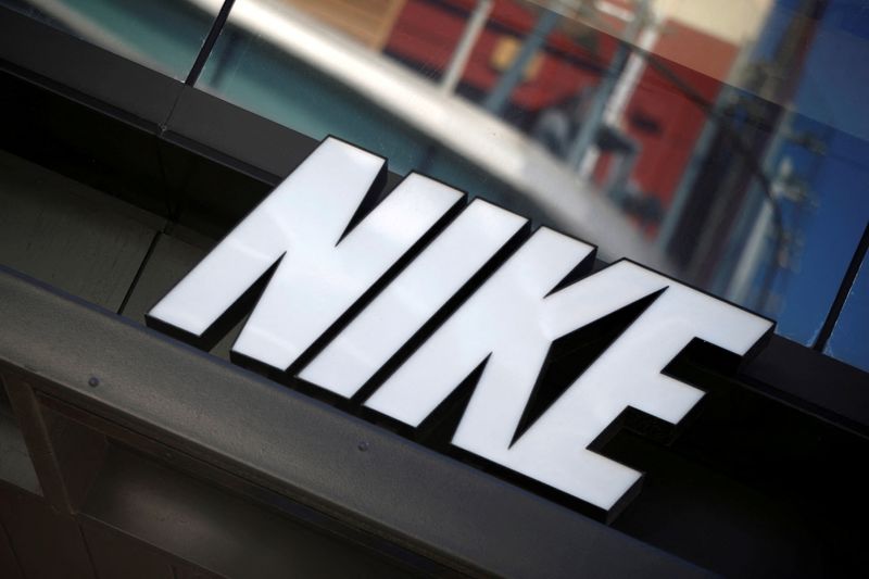 &copy; Reuters. Photo du logo de Nike  à Los Angeles, en Californie. /Photo d'archives/REUTERS/Lucy Nicholson