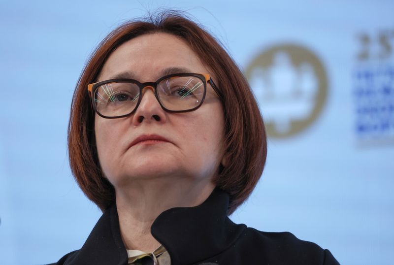 © Reuters. FILE PHOTO: Elvira Nabiullina, Governor of Russian Central Bank, attends a session of the St. Petersburg International Economic Forum (SPIEF) in Saint Petersburg, Russia June 16, 2022. REUTERS/Anton Vaganov/File Photo