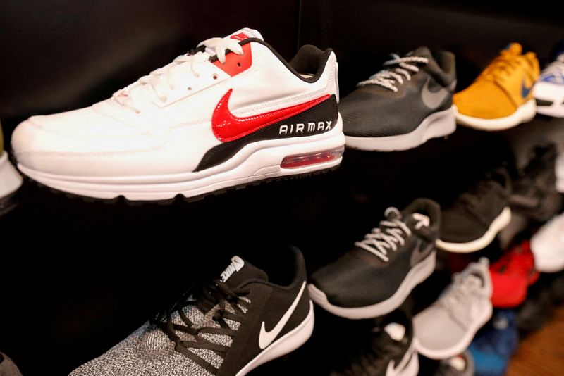 © Reuters. FILE PHOTO: Nike shoes are seen on display in New York, U.S., March 18, 2019. REUTERS/Shannon Stapleton/File Photo