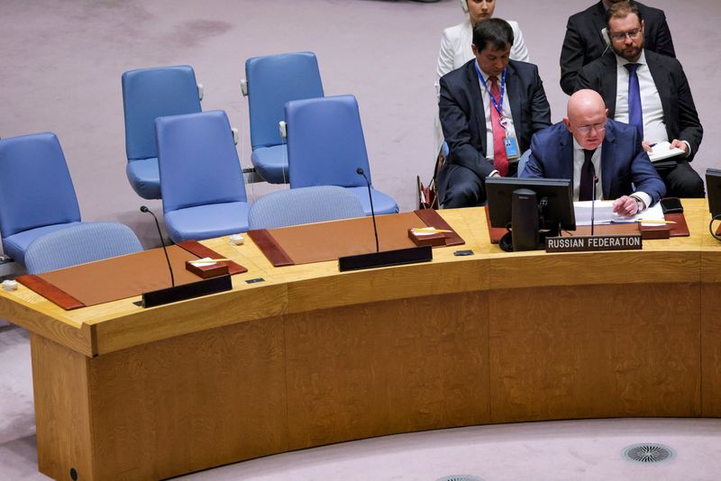 &copy; Reuters. Embaixador russo na ONU, Vasily Nebenzya, fala enquanto membros do Conselho de Segurança da ONU se reúnem. REUTERS/Andrew Kelly