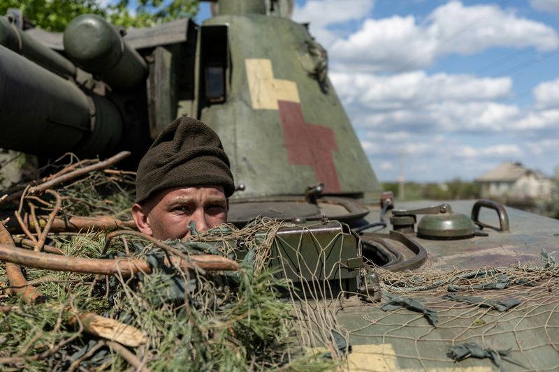 &copy; Reuters. Imagem de arquivo: Um soldado ucraniano em meio à invasão russa da Ucrânia, na cidade de Lyman, em Donetsk. REUTERS/Jorge Silva/File Photo