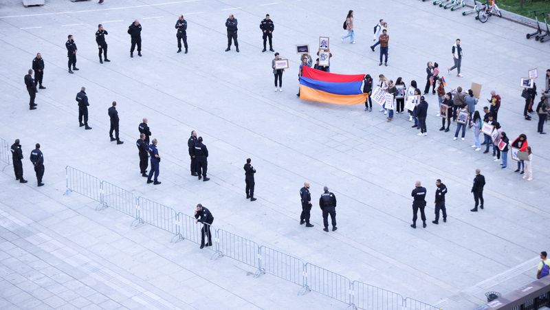 &copy; Reuters. FILE PHOTO - Armenians protest against Azerbaijan's President Ilham Aliyev in front of the venue, where the ceremony takes place to mark the start of commercial operations of the gas interconnector link between Greece and Bulgaria, in Sofia, Bulgaria Octo