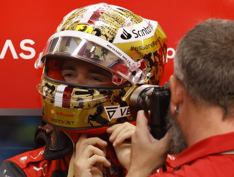 &copy; Reuters. Fórmula 1 F1 - Grande Prêmio de Cingapura - 1º de outubro de 2022. Charles Leclerc, da Ferrari, durante os treinos. REUTERS/Edgar Su
