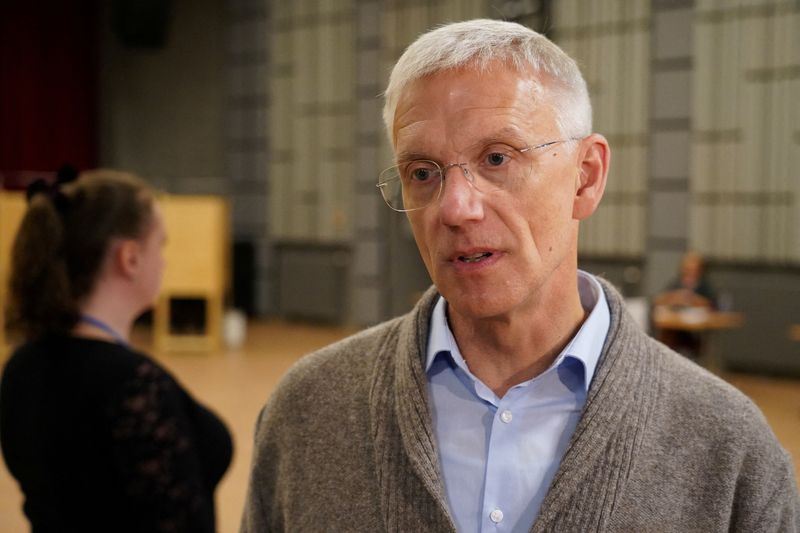 &copy; Reuters. O primeiro-ministro da Letônia, Arturs Krisjanis Karins, fala em uma assembleia de voto durante as eleições gerais em Sigulda, Letônia, em 1º de outubro de 2022. REUTERS/Janis Laizans
