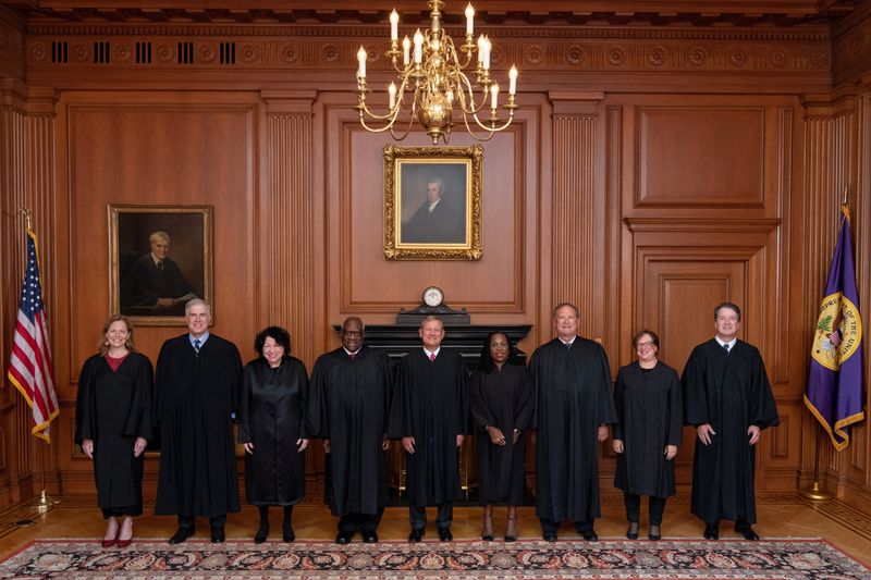 &copy; Reuters. FILE PHOTO - U.S. Supreme Court Chief Justice John Roberts and Associate Justice Ketanji Brown Jackson are flanked by fellow justices as they pose prior to Justice Jackson's investiture ceremony at the Supreme Court in Washington, U.S., September 30, 2022