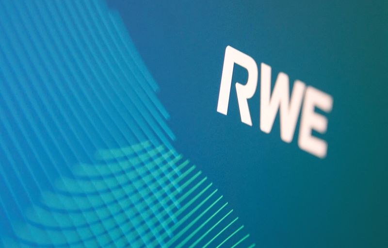&copy; Reuters. FOTO DO ARQUIVO: Logotipo da RWE é visto nesta ilustração tirada em 20 de outubro de 2021. REUTERS/Dado Ruvic/Illustration/File Photo