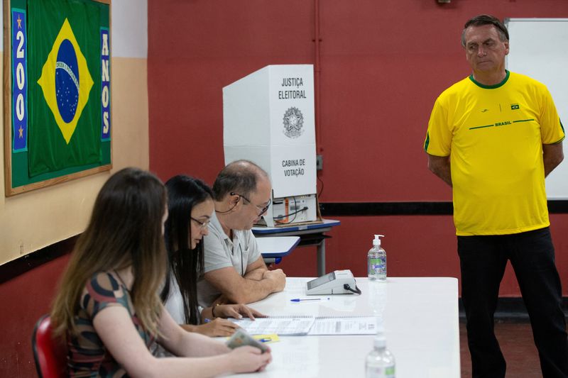 Bolsonaro encabeza el conteo inicial en las elecciones de Brasil