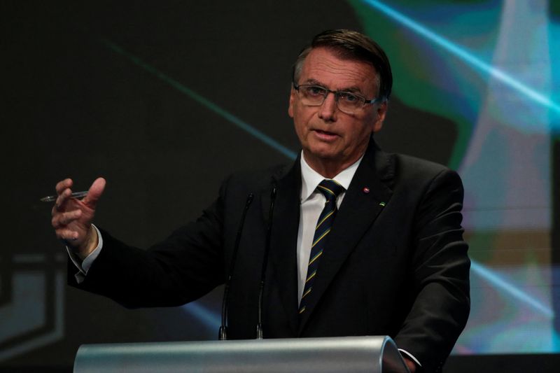 &copy; Reuters. Presidente Jair Bolsonaro durante debate realizado nos estúdios do SBT em São Paulo
24/09/2022 REUTERS/Suamy Beydoun