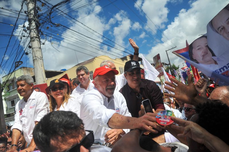 &copy; Reuters. Ex-presidente Lula durante ato de campanha em Salvador
30/09/2022
REUTERS/Felipe Iruata