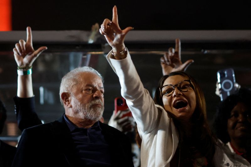 &copy; Reuters. Lula e Janja na av. Paulista 
02/10/2022
Amanda Perobelli/Reuters 