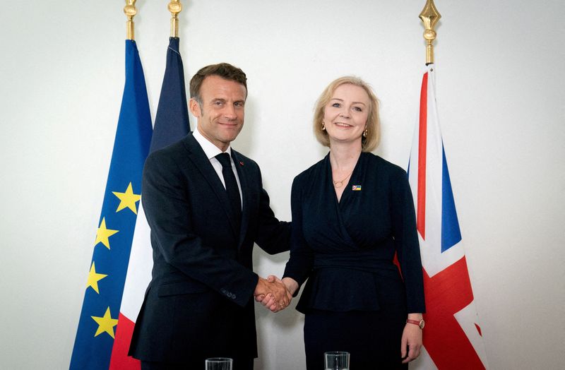 &copy; Reuters. FOTO DE ARCHIVO. La primera ministra británica, Liz Truss, mantiene una reunión bilateral con el presidente francés, Emmanuel Macron, en la sede de la Organización de las Naciones Unidas (ONU) en Nueva York, Estados Unidos. 20 de septiembre de 2022. S